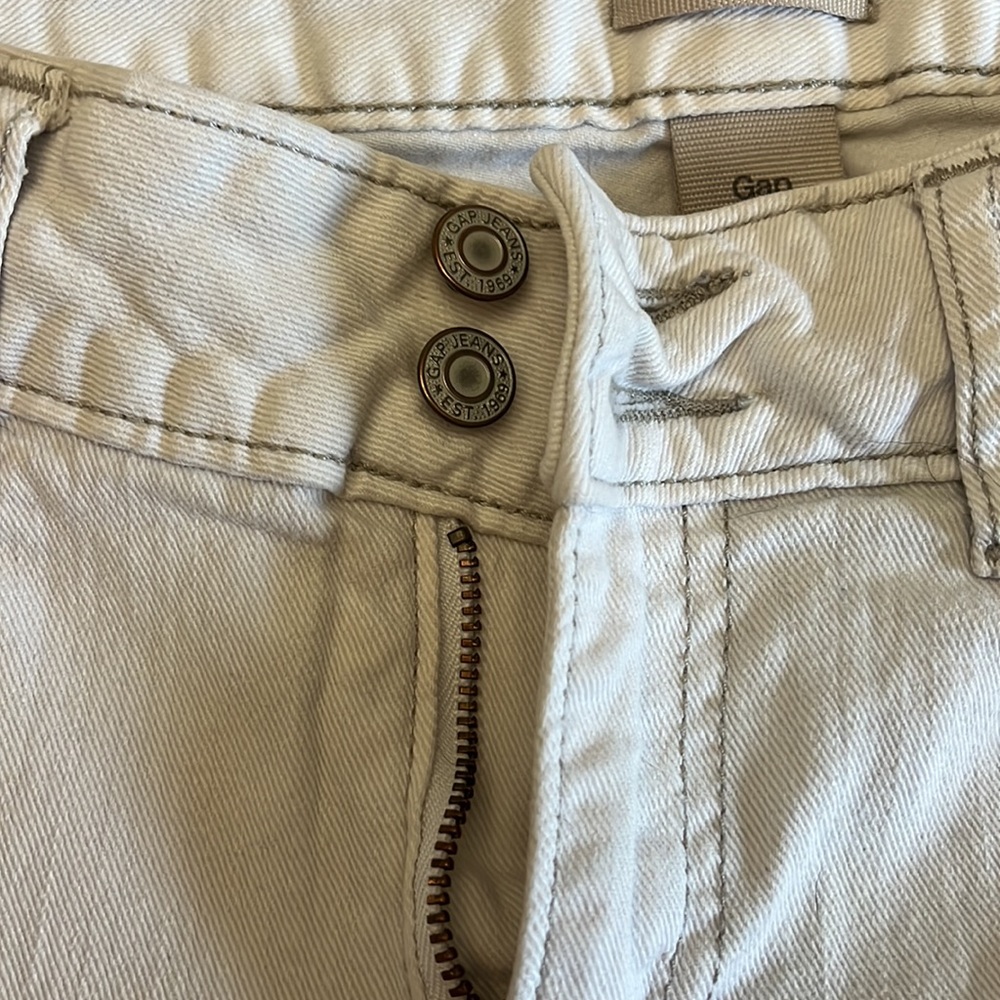 White curvy flare capris 6/28 - Picture 3 of 4